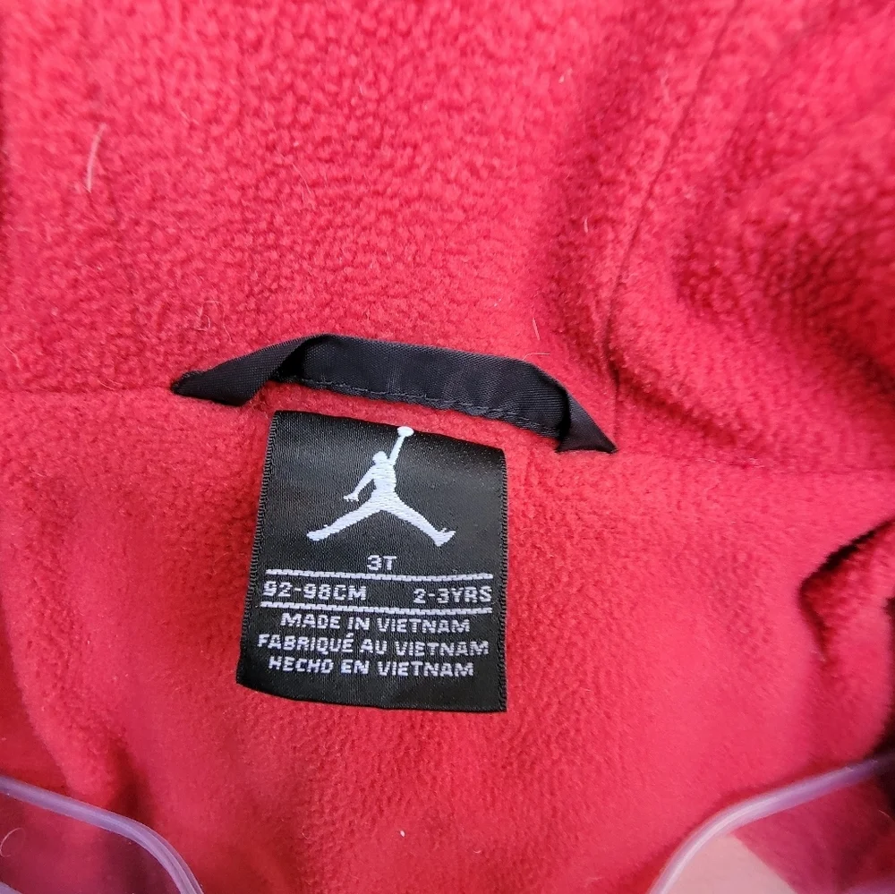 Jordán fleece lined boy's jacket size 3T color black and red